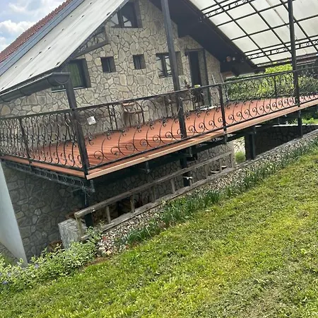 Markovi Konaci Lohovo شقة